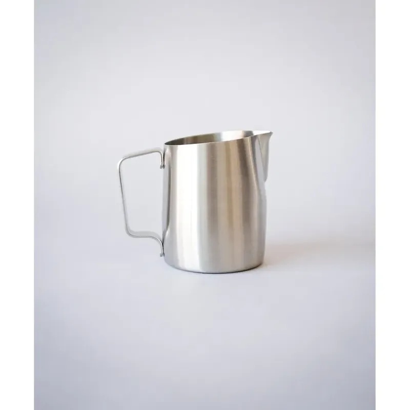 17oz Latte Art Pitcher with Round Tip and Dual Volume Indicator in Brushed Silver